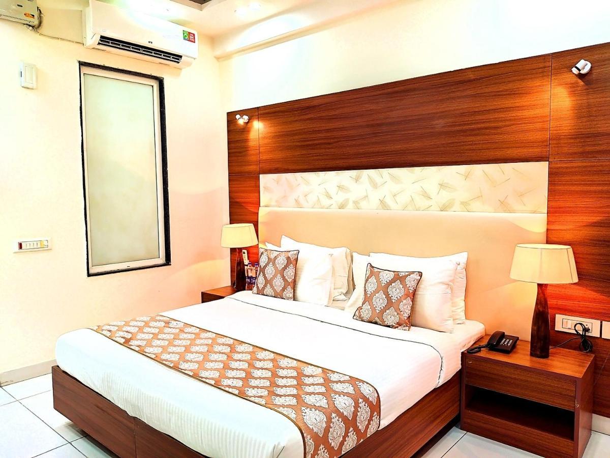Hotel When In Gurgaon - Opposite To Artemis Hospital Exterior photo